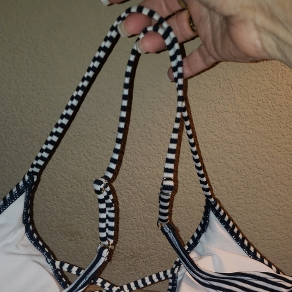 🖤🤍🩱NWT Cupshe Black & White Plunge One Piece Bathing Suit - Picture 5 of 10